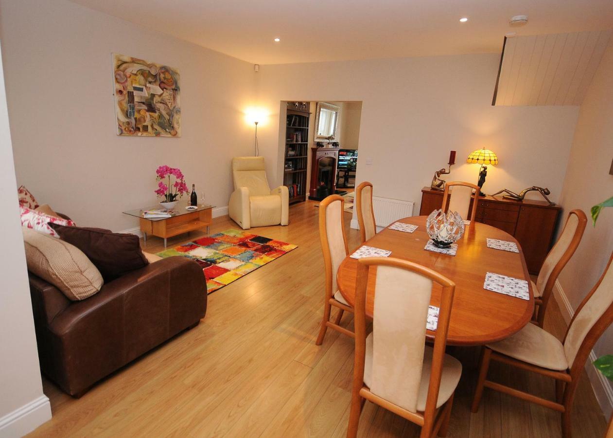 5 College Crescent Apartment Galway Exterior photo